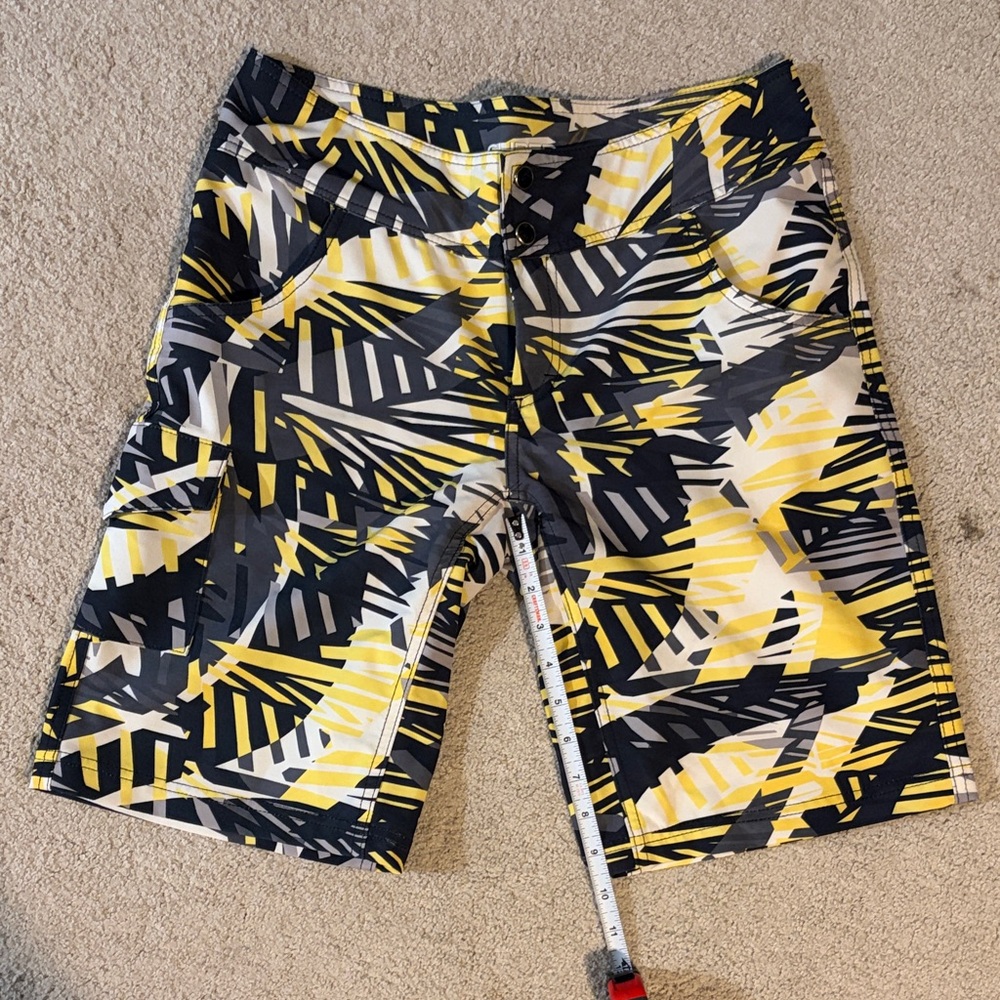Trendy Women's Patterned Shorts - Black, Yellow, White